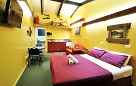 motel units with queen-size beds, kitchenettes and ensuites